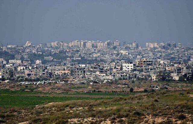 以色列袭击加沙中部一难民营致20人死亡